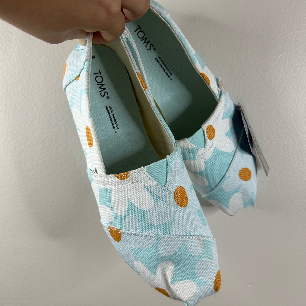 Toms